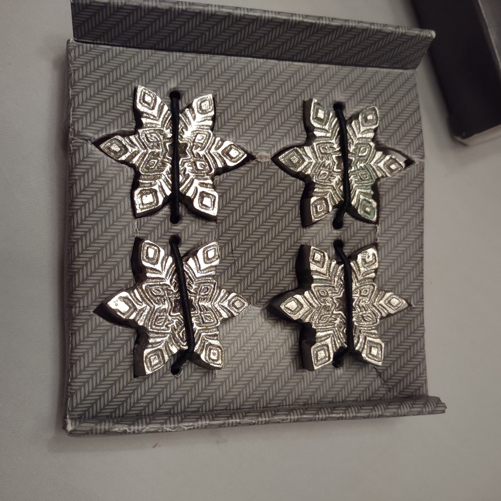 8 Brand New Christmas Silver/Pewter Guest Card Holder